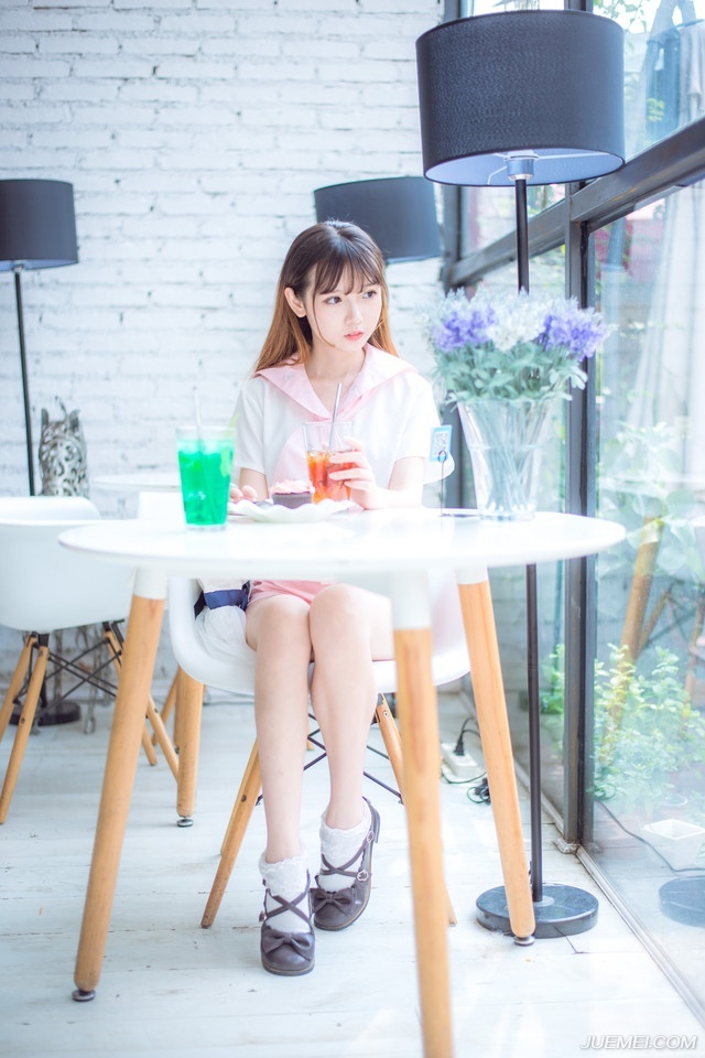 努力只能及格，拼命才能优秀。要么出众，要么出局，这是人生真谛。